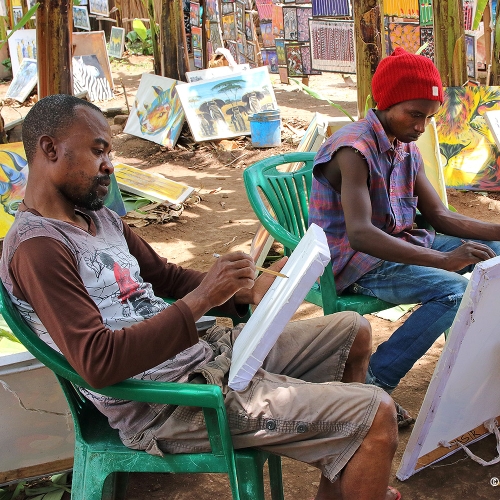 Peintres Tinga Tinga à Mto wa Mbu Tanzanie